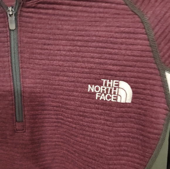 North Face women's quarter zip pullover, maroon green and white, size 90/medium - Picture 6 of 6